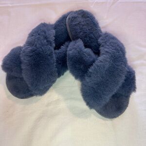 Cozy Fuzzy Slippers in Soft Blue/Gray, size 10